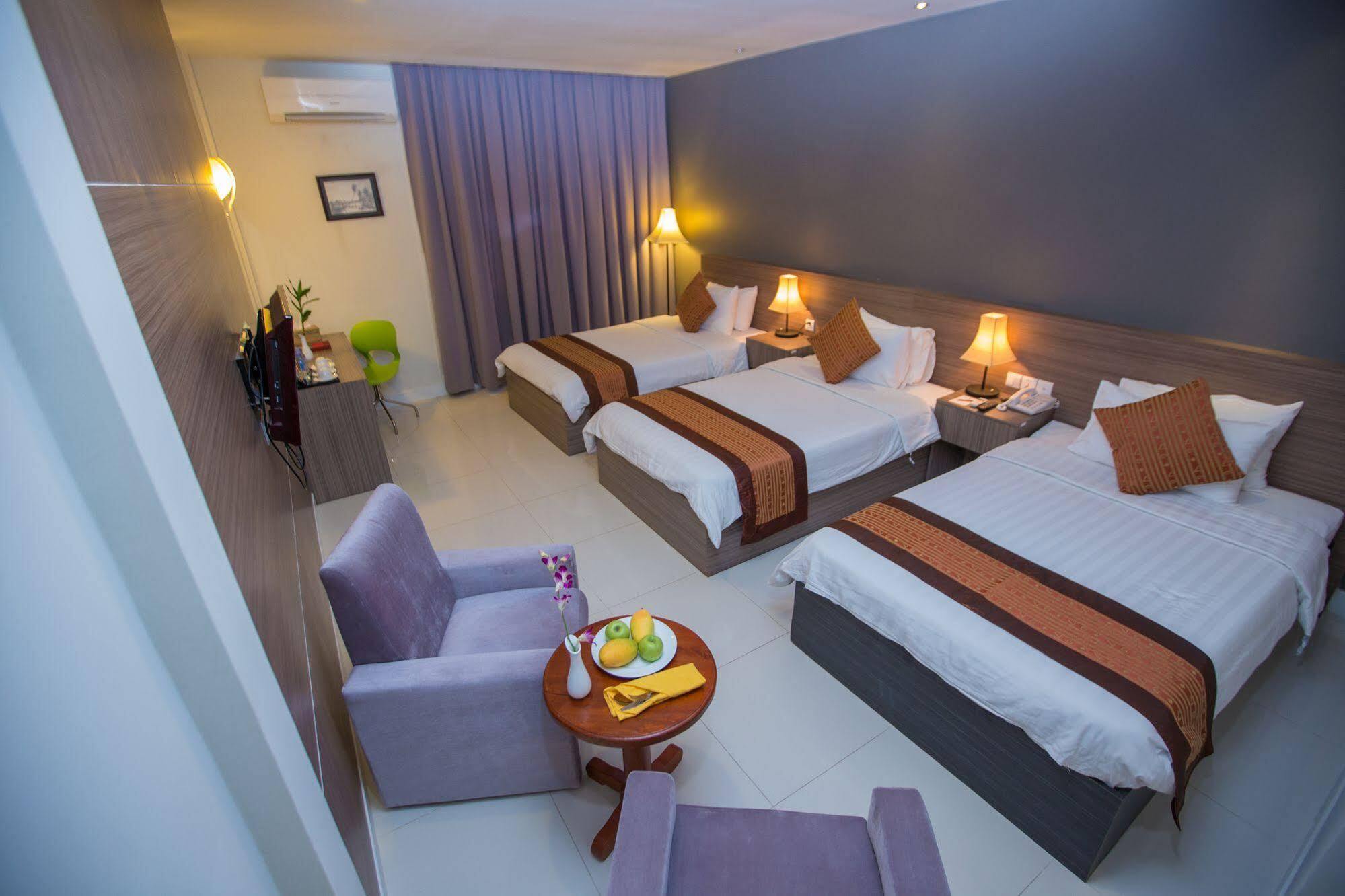 Altos Hotel Phnom Penh Exterior foto